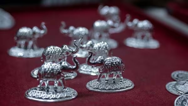 Silver shortage in India sparks panic in London — Why is the global market facing a crisis?