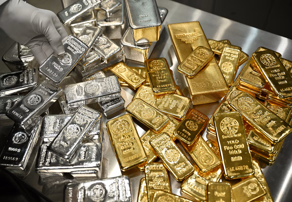 Gold cracks $4,600/oz as Fed uncertainty fans safe-haven rush